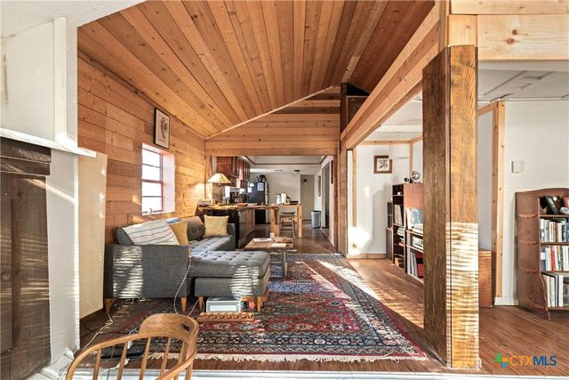 1392 E Market Street, Lockhart, TX 78644