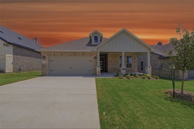 3520 Helena Street, Gainesville, TX 76240
