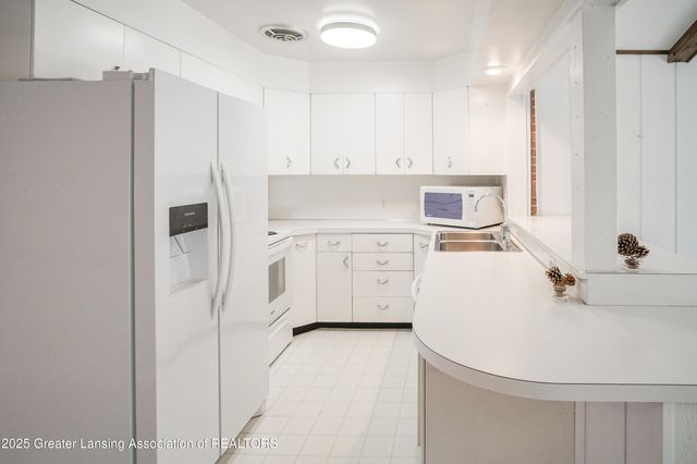 5190 Park Lake Road, East Lansing, MI 48823