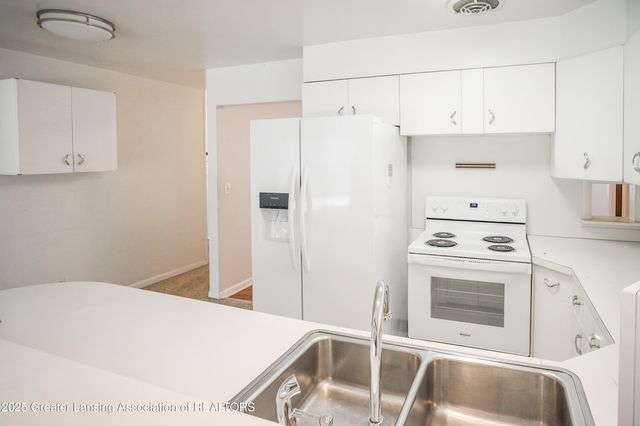 5190 Park Lake Road, East Lansing, MI 48823