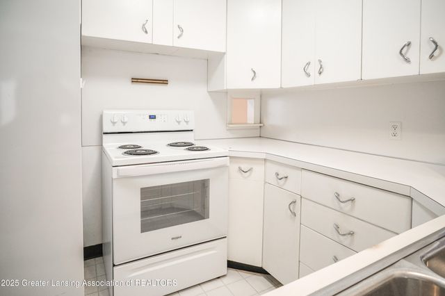 5190 Park Lake Road, East Lansing, MI 48823