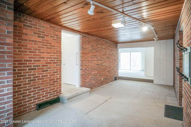 5190 Park Lake Road, East Lansing, MI 48823