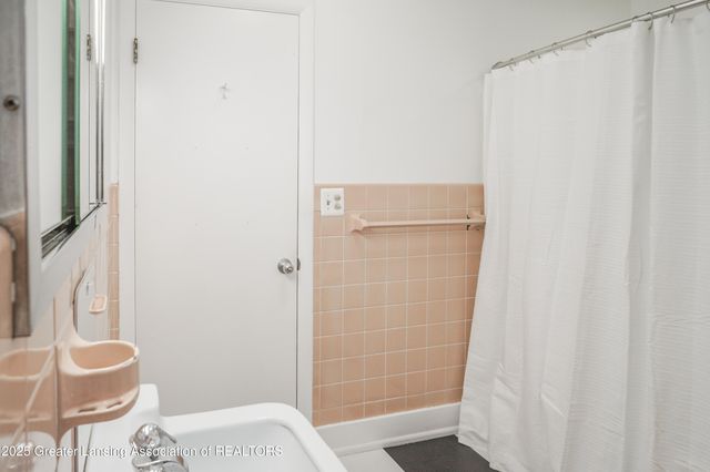 5190 Park Lake Road, East Lansing, MI 48823