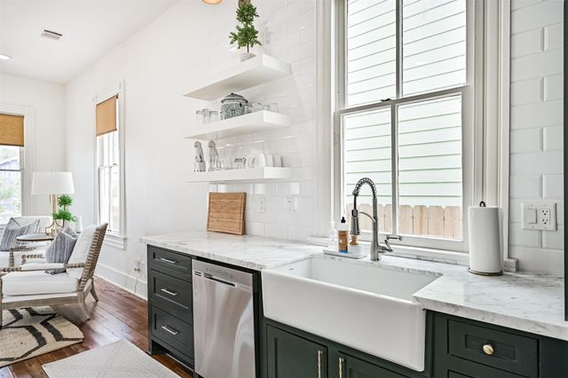 1127 Avenue M, Galveston, TX 77550
