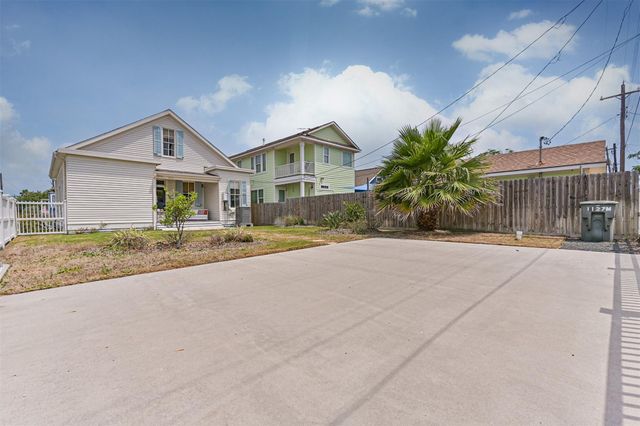 1127 Avenue M, Galveston, TX 77550
