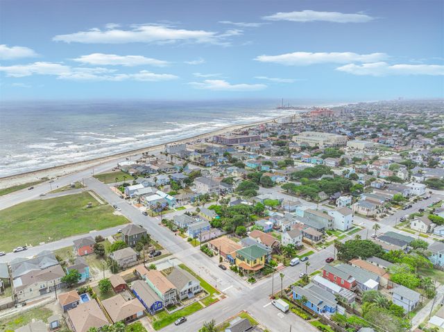 1127 Avenue M, Galveston, TX 77550