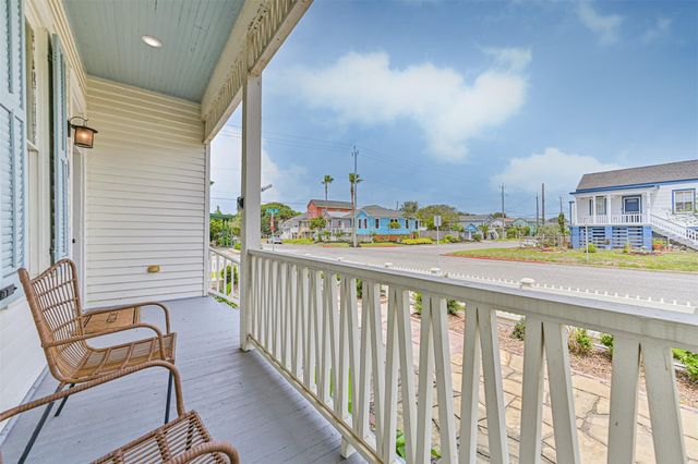1127 Avenue M, Galveston, TX 77550