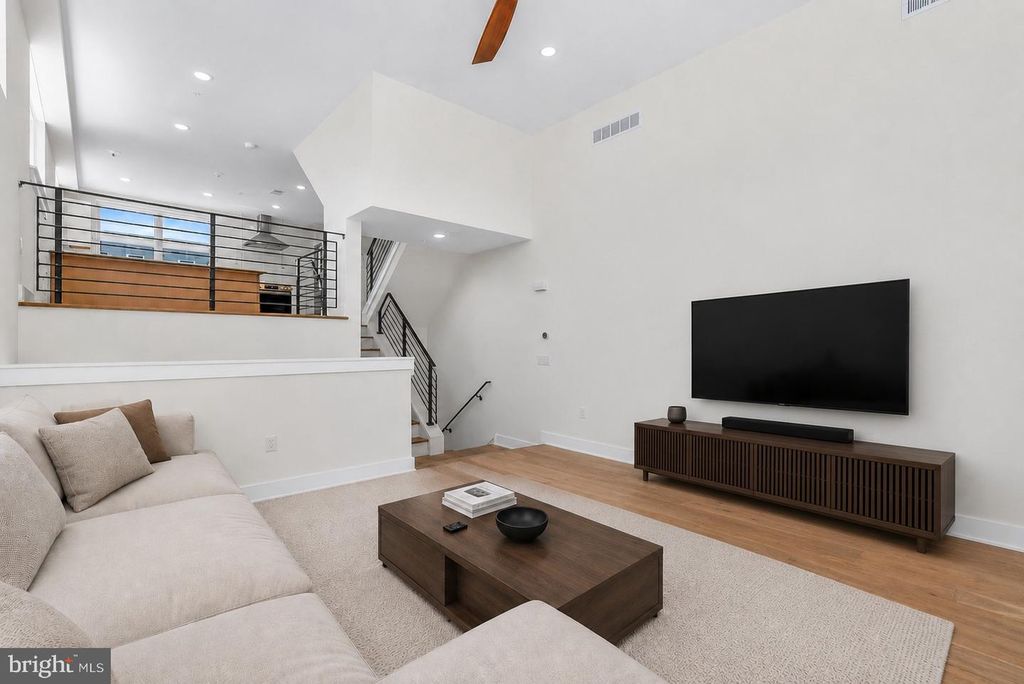 1342 S WOODSTOCK ST, PHILADELPHIA, PA 19146 — photo 4