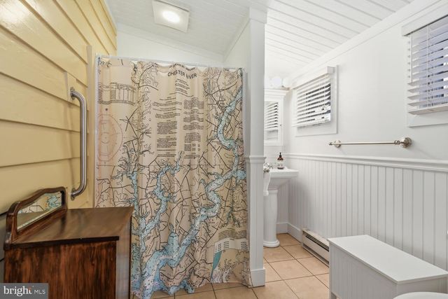 106 QUEEN ST S, Chestertown, MD 21620