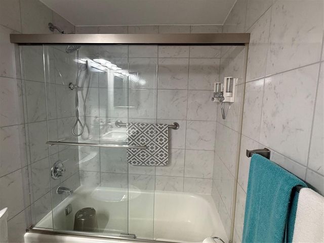 32 Abbey Lane 207, Delray Beach, FL 33446