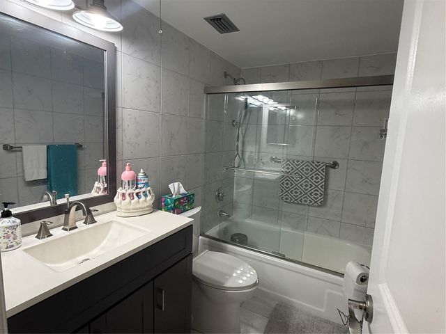 32 Abbey Lane 207, Delray Beach, FL 33446