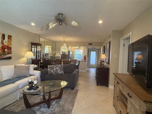 32 Abbey Lane 207, Delray Beach, FL 33446