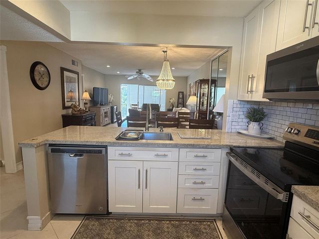 32 Abbey Lane 207, Delray Beach, FL 33446