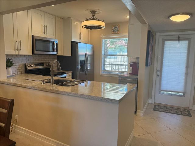 32 Abbey Lane 207, Delray Beach, FL 33446