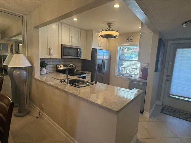 32 Abbey Lane 207, Delray Beach, FL 33446