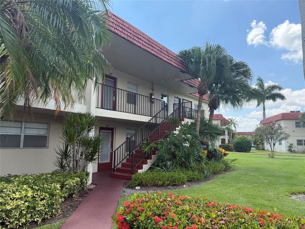 32 Abbey Lane 207, Delray Beach, FL 33446