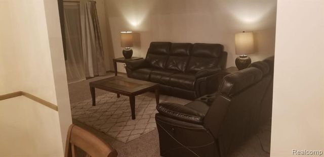 6186 Kings Crown Road, Grand Blanc, MI 48439