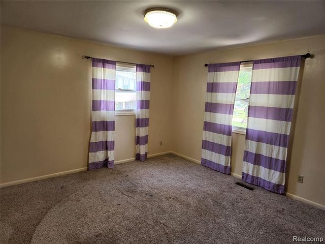 6186 Kings Crown Road, Grand Blanc, MI 48439