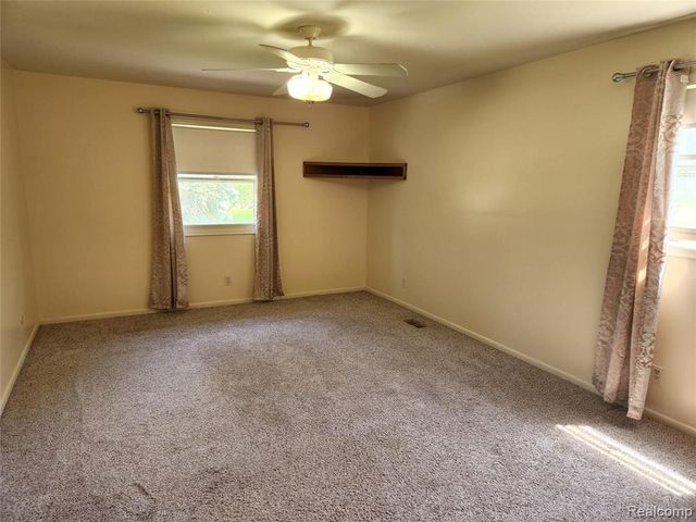 6186 Kings Crown Road, Grand Blanc, MI 48439