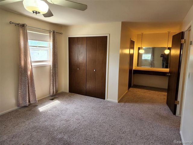 6186 Kings Crown Road, Grand Blanc, MI 48439