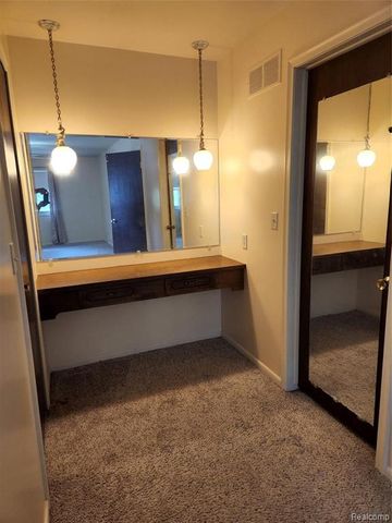 6186 Kings Crown Road, Grand Blanc, MI 48439