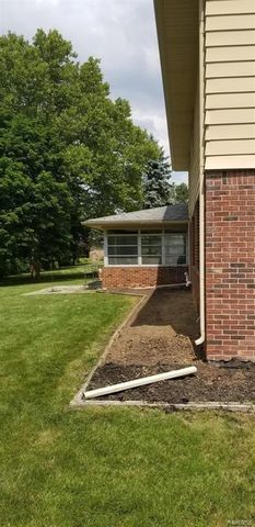 6186 Kings Crown Road, Grand Blanc, MI 48439