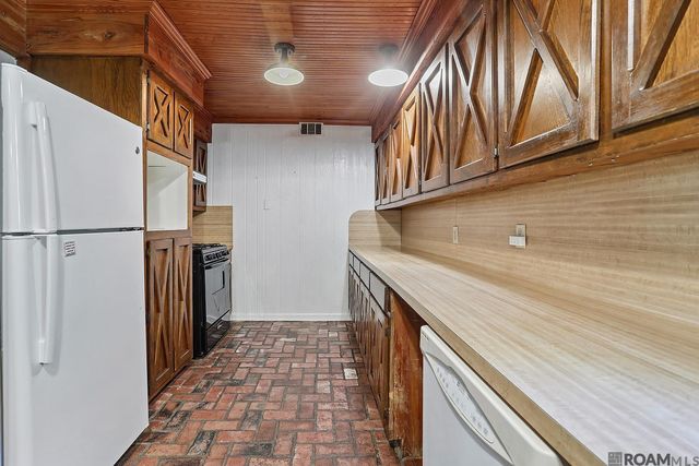 2134 E Contour Dr, Baton Rouge, LA 70809
