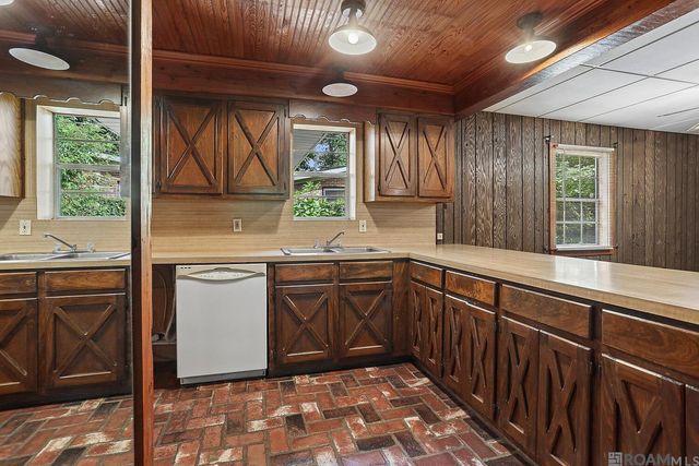 2134 E Contour Dr, Baton Rouge, LA 70809