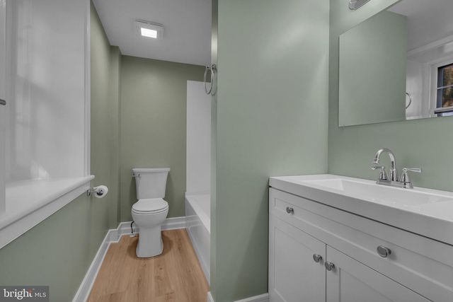 4 LEEDOM PL, Newtown, PA 18940