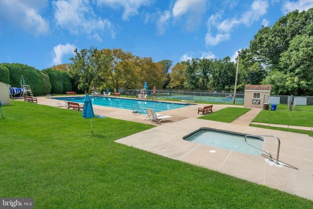 4 LEEDOM PL, Newtown, PA 18940