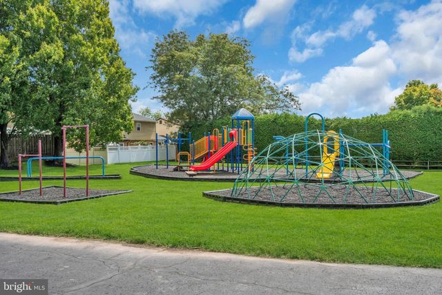 4 LEEDOM PL, Newtown, PA 18940