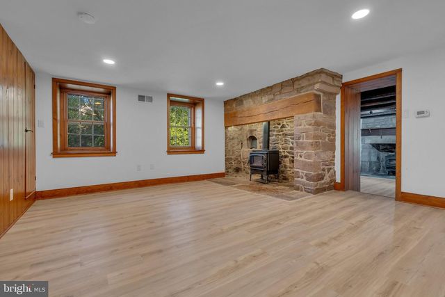 4 LEEDOM PL, Newtown, PA 18940