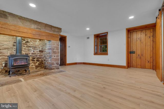 4 LEEDOM PL, Newtown, PA 18940