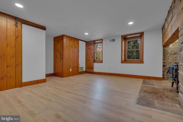 4 LEEDOM PL, Newtown, PA 18940