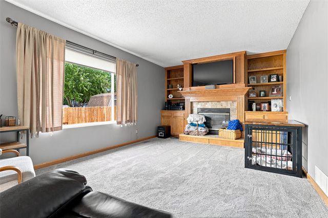 703 15th Street SE, Altoona, IA 50009
