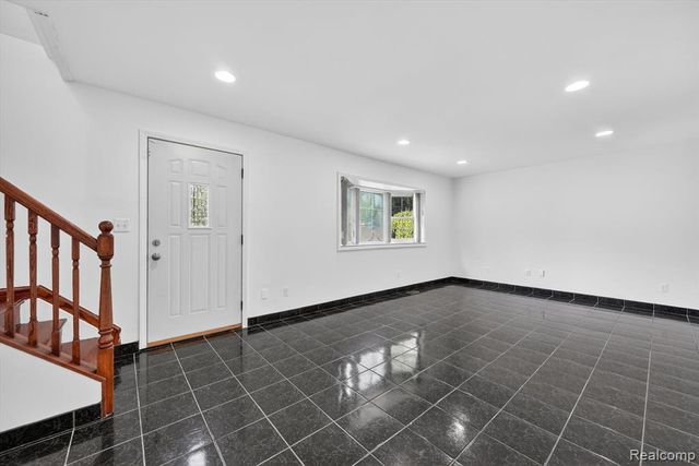 8452 Doncaster, Sterling Heights, MI 48312
