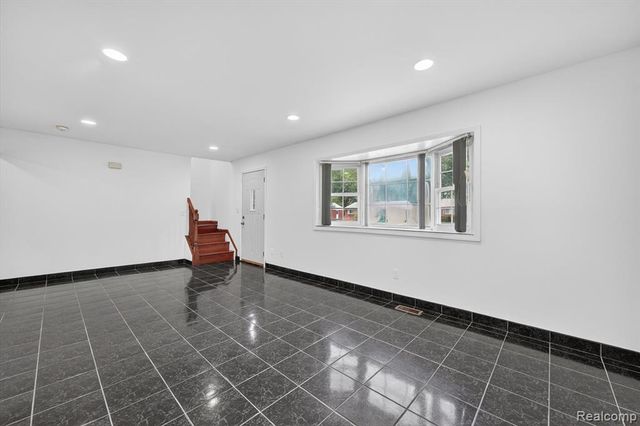 8452 Doncaster, Sterling Heights, MI 48312