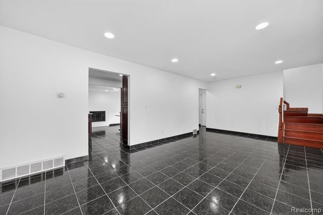 8452 Doncaster, Sterling Heights, MI 48312