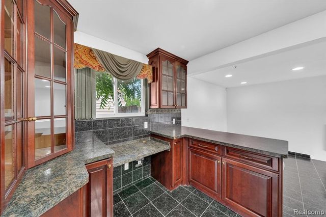 8452 Doncaster, Sterling Heights, MI 48312