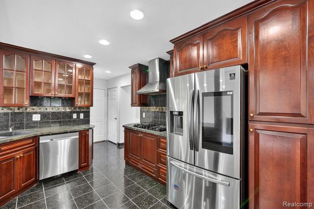8452 Doncaster, Sterling Heights, MI 48312
