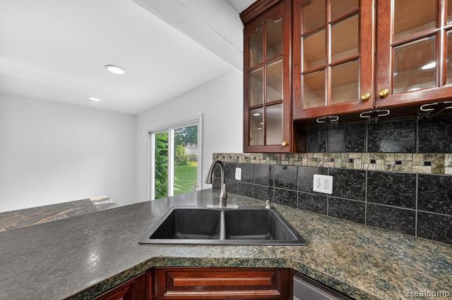 8452 Doncaster, Sterling Heights, MI 48312