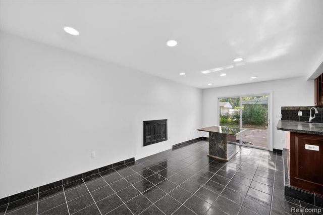 8452 Doncaster, Sterling Heights, MI 48312