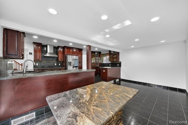 8452 Doncaster, Sterling Heights, MI 48312