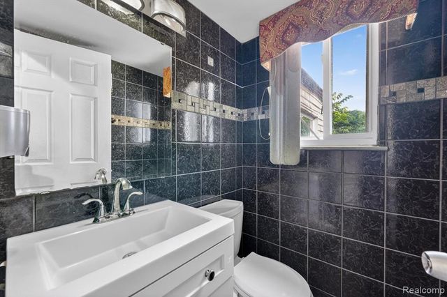8452 Doncaster, Sterling Heights, MI 48312