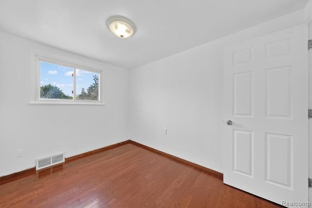 8452 Doncaster, Sterling Heights, MI 48312