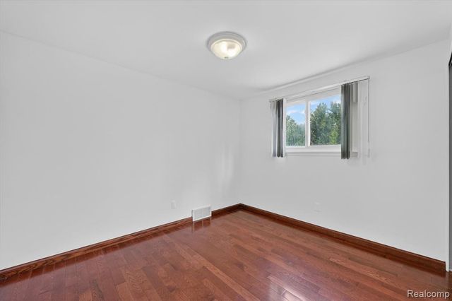 8452 Doncaster, Sterling Heights, MI 48312