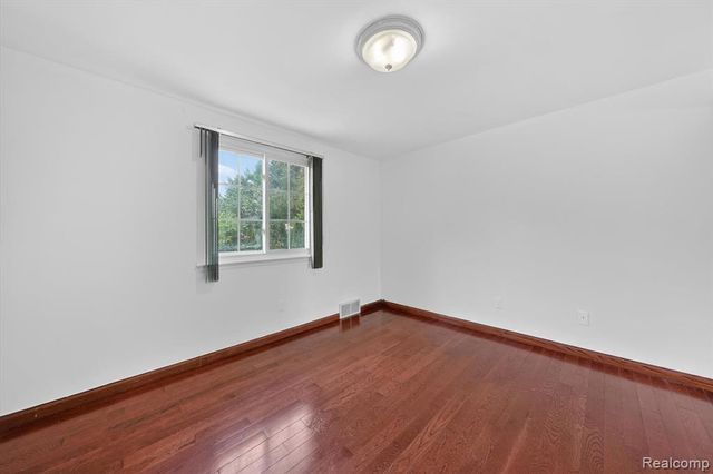 8452 Doncaster, Sterling Heights, MI 48312