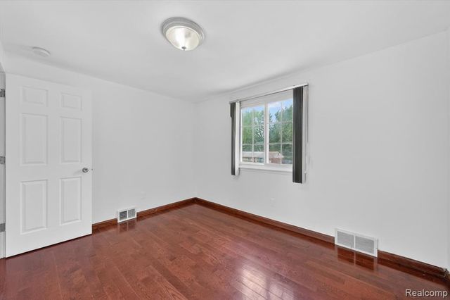8452 Doncaster, Sterling Heights, MI 48312