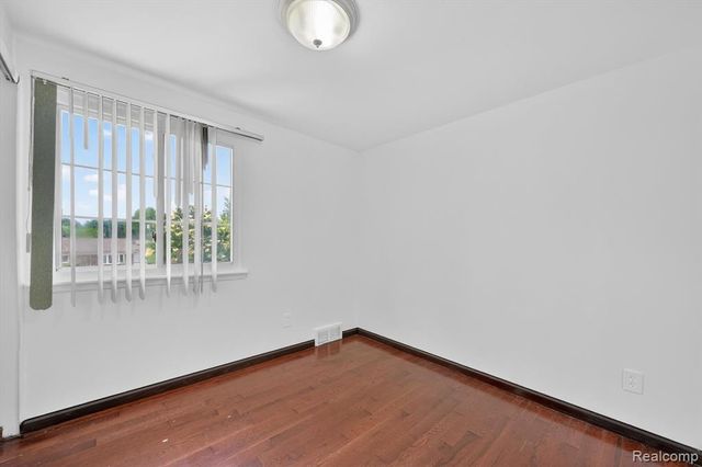 8452 Doncaster, Sterling Heights, MI 48312