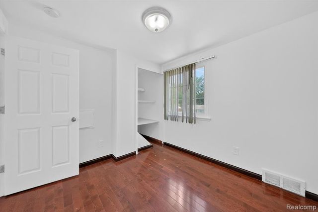 8452 Doncaster, Sterling Heights, MI 48312